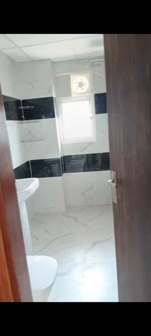 Team Area in 4 BHK Apartment at Uninav Utopia, Morti – for Rent