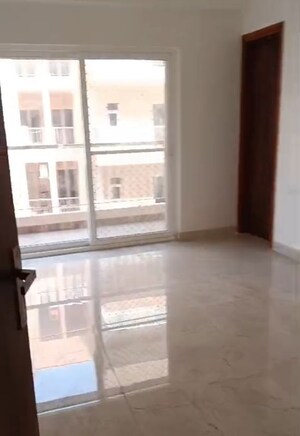 Room in 4 BHK Apartment at Uninav Utopia, Morti – for Rent