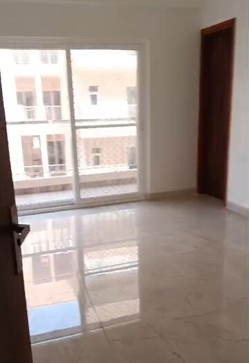 Room in 4 BHK Apartment at Uninav Utopia, Morti – for Rent