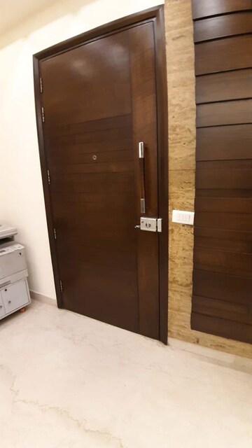 Furnished Amenities in 2 BHK Builder Floor at Shalimar Garden Extension ii – for Sale
