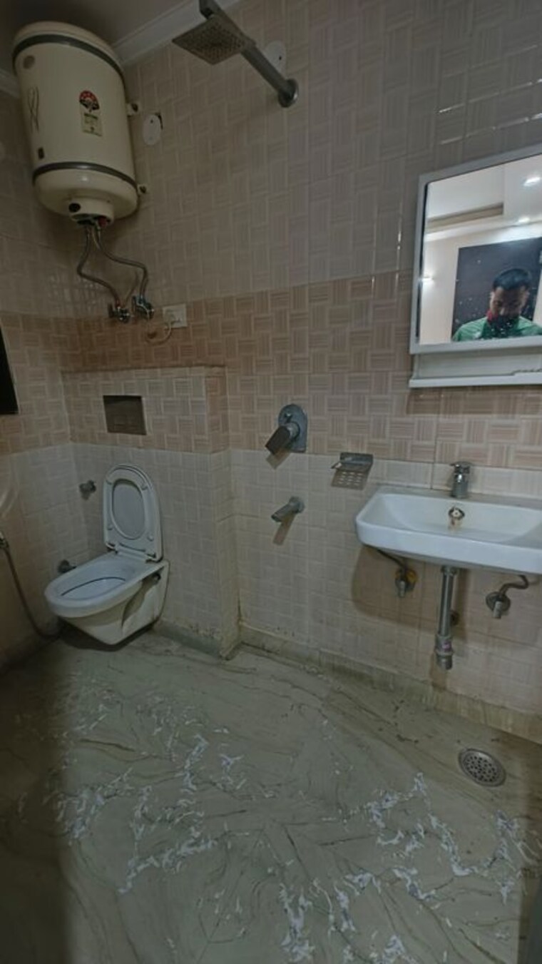 Bathroom, govindpuri 2 Bedroom 700 Sq.Ft. Builder Floor In Govindpuri Delhi 9970441