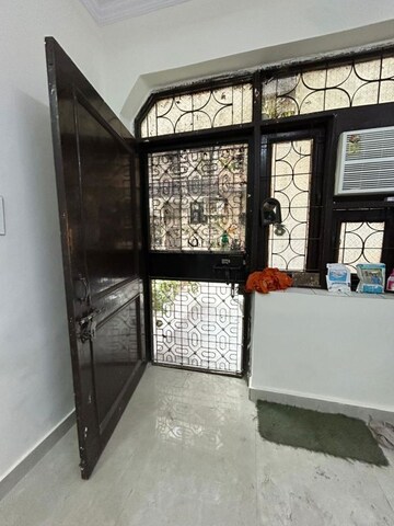 Room in 3 BHK Independent House at Rohini Sector 8 – for Rent