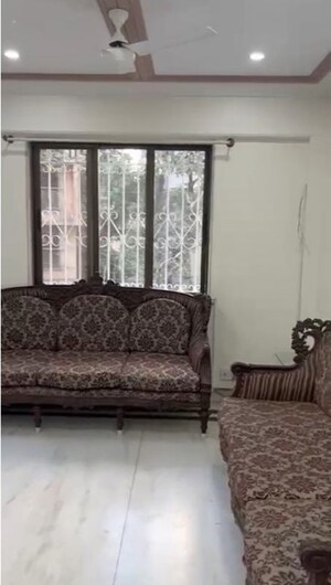 Living Room in 3 BHK Apartment at Chembur – for Rent