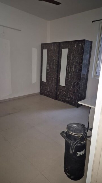 Room in 3 BHK Builder Floor at Smart World Gems, Sector 89 – for Sale