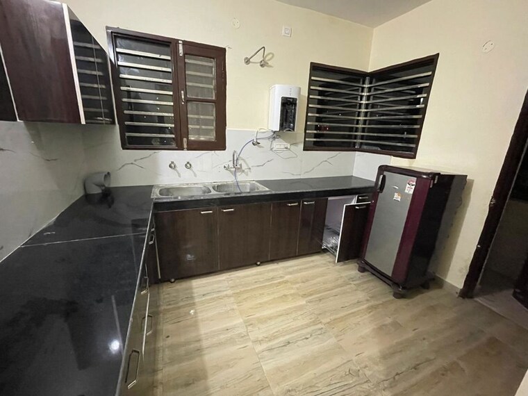 Kitchen, penta-homes 2 Bedroom 900 Sq.Ft. Apartment In Vip Road Zirakpur 9970485