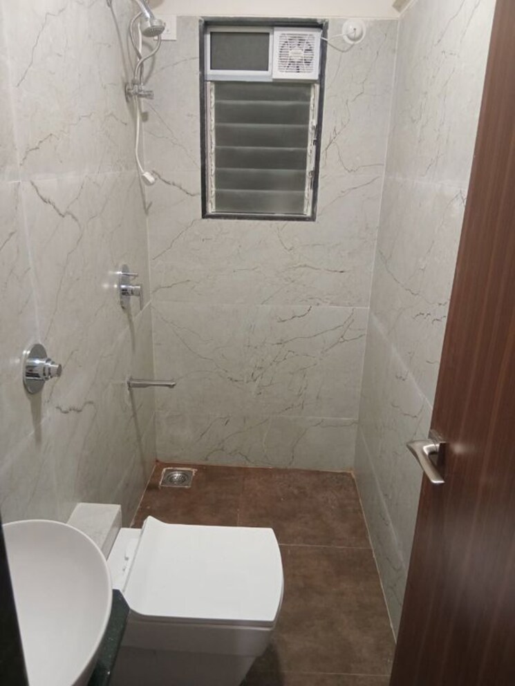 Bathroom, dd-om-makarand-heights 2 Bedroom 660 Sq.Ft. Apartment In Ghatkopar East Mumbai 9970490