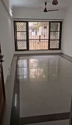 Room in 2 BHK Apartment at Triveni Vasant Vihar CHS, Vasant Vihar – for Rent