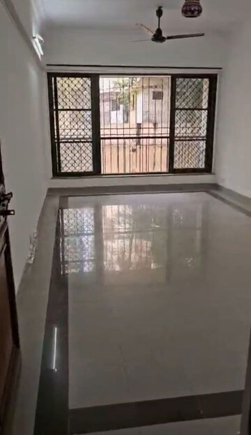 Room in 2 BHK Apartment at Triveni Vasant Vihar CHS, Vasant Vihar – for Rent