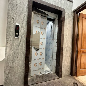 Lift in 3 BHK Builder Floor at Banashankari – for Rent