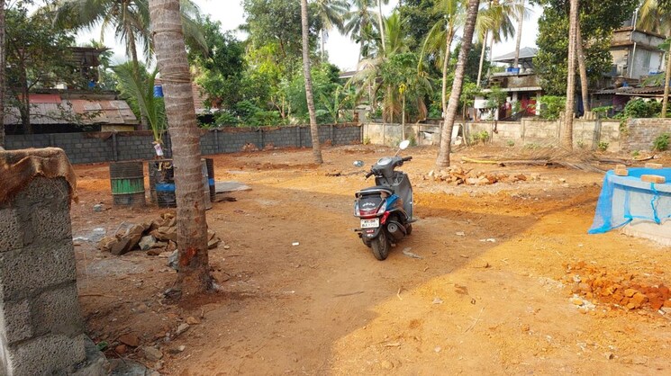 undefined, poochatty  5009 Sq.Ft. Plot In Poochatty Thrissur 9970590