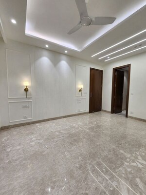 Room in 4 BHK Builder Floor at Chattarpur – for Rent