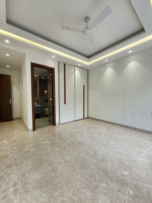 Room in 4 BHK Builder Floor at Chattarpur – for Rent