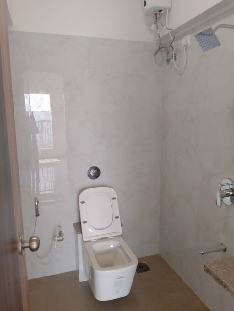 Bathroom, zee-ashtavinayak 2 Bedroom 700 Sq.Ft. Apartment In Andheri West Mumbai 9970621