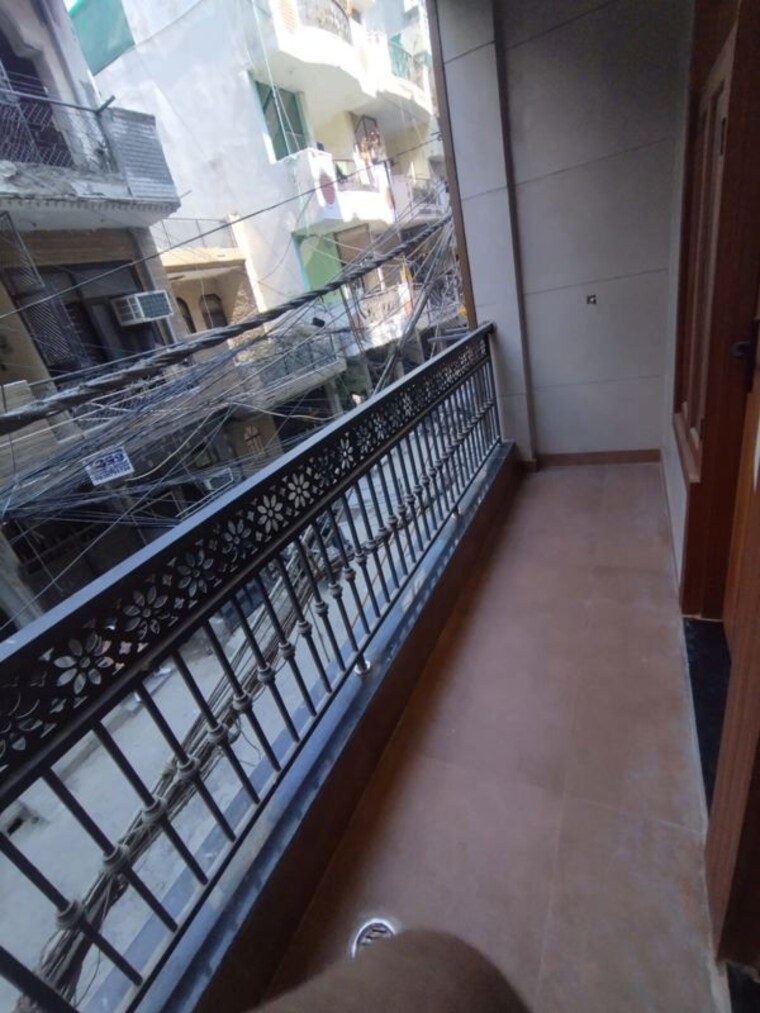 Balcony, uttam nagar 3 Bedroom 80 Sq.Yd. Builder Floor In Uttam Nagar Delhi 9970631