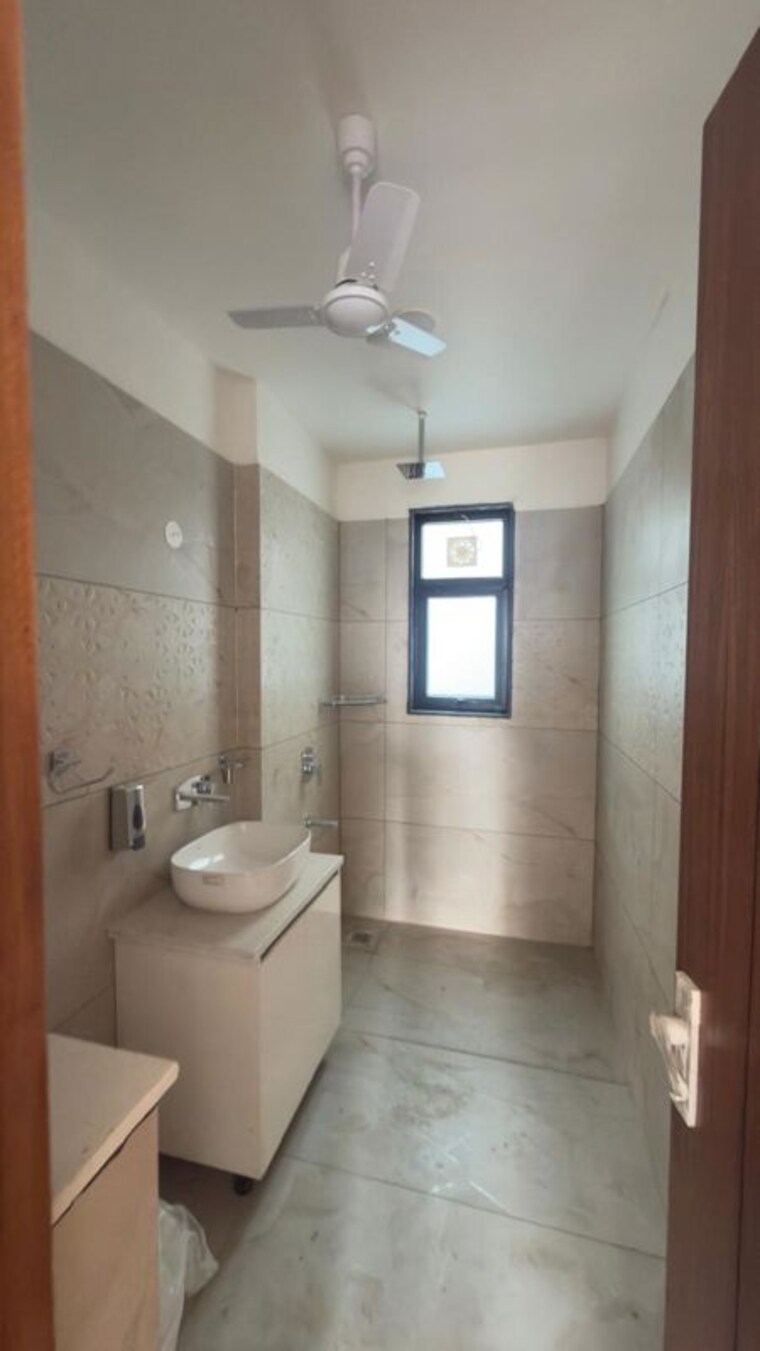 Bathroom, emaar-marbella 3 Bedroom 2403 Sq.Ft. Apartment In Sector 66 Gurgaon 9970633