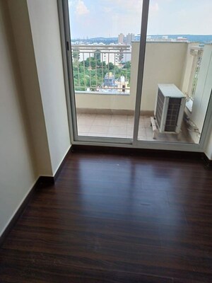 Room in 4 BHK Apartment at Bestech Park View Spa, Sector 47 – for Rent