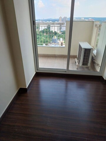 Room in 4 BHK Apartment at Bestech Park View Spa, Sector 47 – for Rent