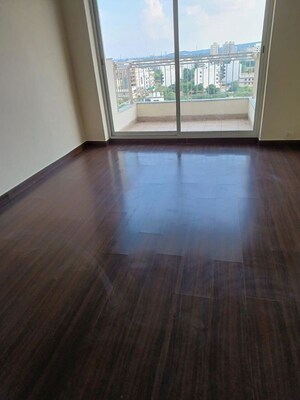 Room in 4 BHK Apartment at Bestech Park View Spa, Sector 47 – for Rent