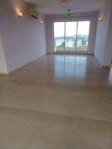 Room in 4 BHK Apartment at Bestech Park View Spa, Sector 47 – for Rent