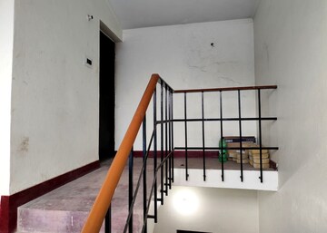 Staircase in 5 BHK Independent House at Unitech South City, South City – for Sale