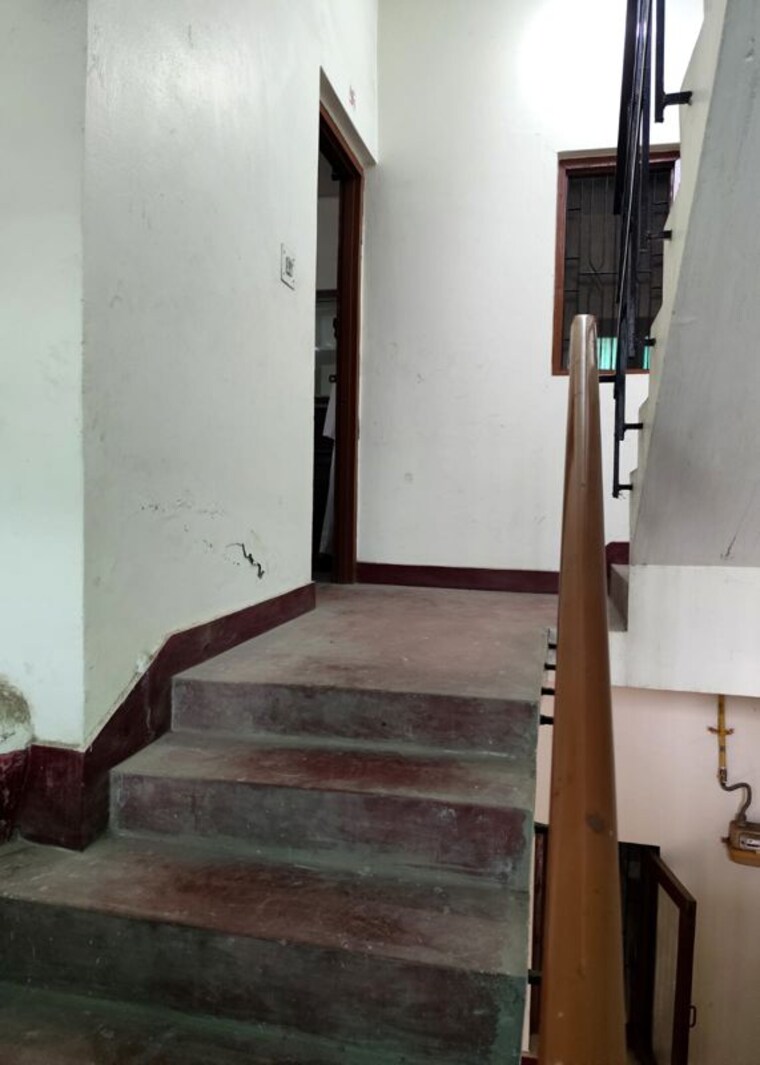 Room, unitech-south-city 5 Bedroom 2025 Sq.Ft. Independent House In South City Lucknow 9970653