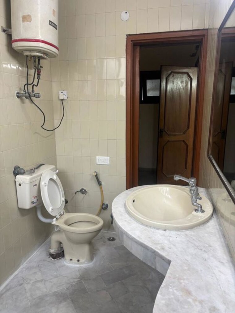 Bathroom, panchsheel enclave 3 Bedroom 2385 Sq.Ft. Builder Floor In Panchsheel Enclave Delhi 9970655