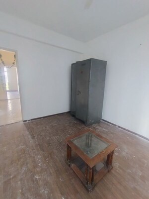 Room in 3 BHK Apartment at Vatika City Homes, Sector 83 – for Rent