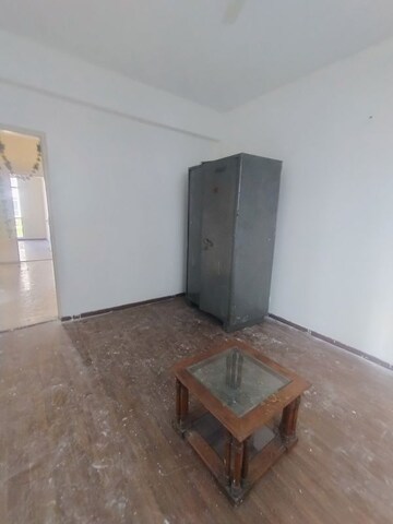 Room in 3 BHK Apartment at Vatika City Homes, Sector 83 – for Rent