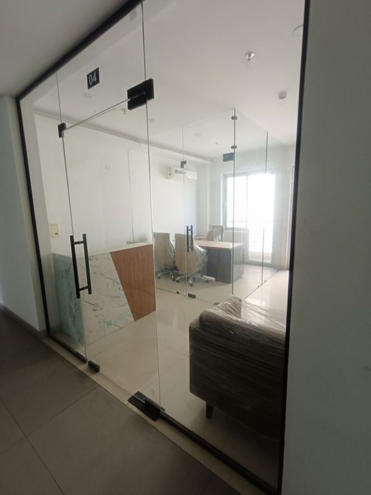 Team Area, uptown-insignia Commercial Office Space 431 Sq.Ft. In International Airport Road Zirakpur 9970709