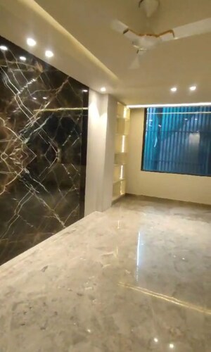 Bedroom in 4 BHK Apartment at Dlf Phase I – for Rent