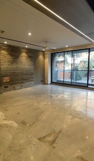 Living Room in 4 BHK Apartment at Dlf Phase I – for Rent