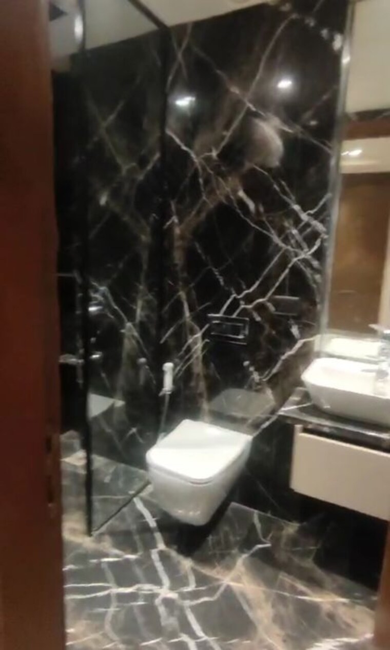Attached Bathroom, dlf phase i 4 Bedroom 2700 Sq.Ft. Apartment In Dlf Phase I Gurgaon 9970714