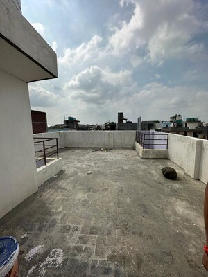 Terrace in 4 BHK Builder Floor at East Delhi – for Sale