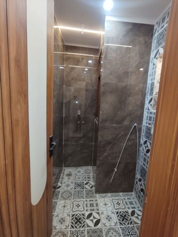 Furnished Amenities in 2 BHK Builder Floor at Uttam Nagar – for Sale