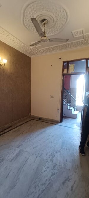 Room in 1 BHK Builder Floor at Rohini Sector 7 – for Sale