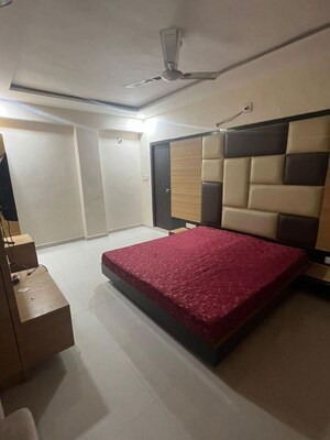 Bedroom in 4 BHK Apartment at Thaltej – for Rent