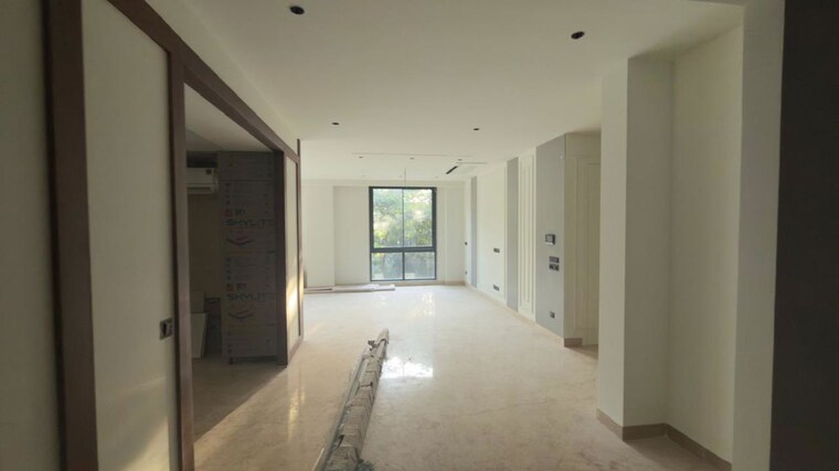 Living Room, emaar-mgf-emerald-hills 4 Bedroom 4050 Sq.Ft. Apartment In Sector 65 Gurgaon 9970398