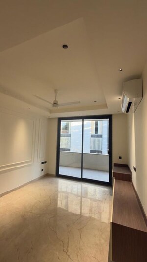 Room in 4 BHK Apartment at Emaar MGF Emerald Hills, Sector 65 – for Rent