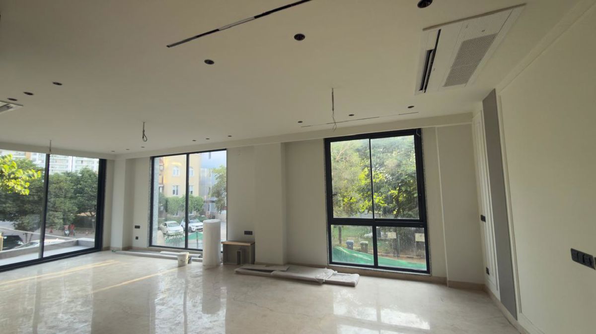 4 BHK + Servant Room Apartment For Rent in Emaar MGF Emerald Hills