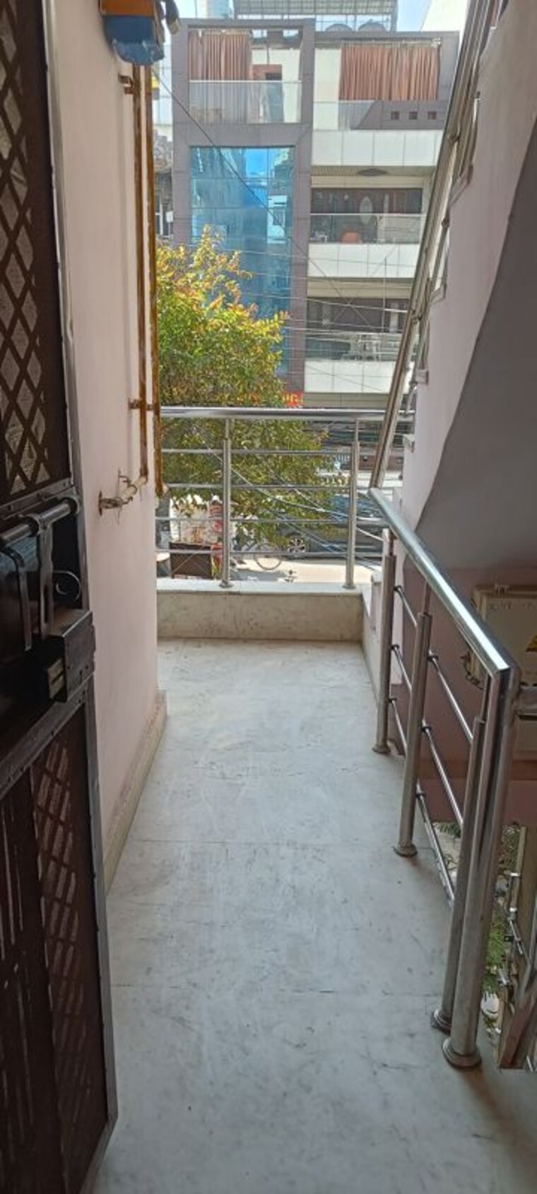Balcony, rohini sector 8 1 Bedroom 450 Sq.Ft. Builder Floor In Rohini Sector 8 Delhi 9970755