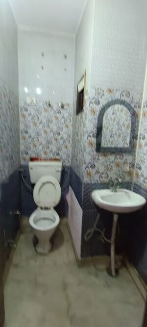 Bathroom in 1 BHK Builder Floor at Rohini Sector 8 – for Rent