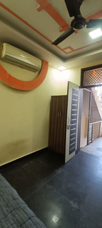 Bathroom in 1 BHK Builder Floor at Rohini Sector 7 – for Rent