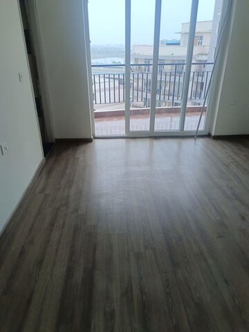 Room in 3 BHK Apartment at Pareena Express Heights, Sector 99 – for Rent