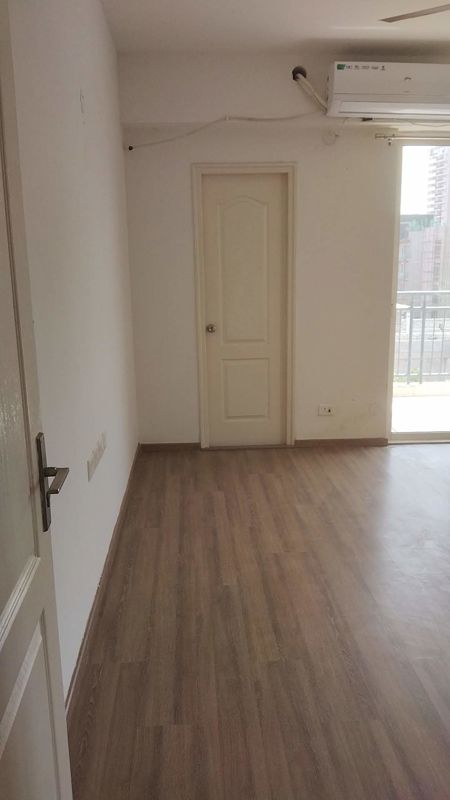 3 BHK + Servant Room Apartment For Rent in Pareena Express Heights