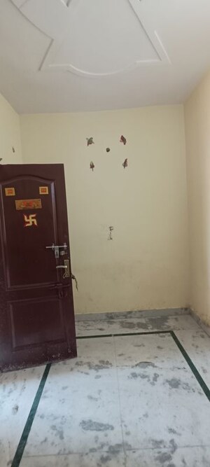 Furnished Amenities in 1 BHK Builder Floor at Rohini Sector 7 – for Sale