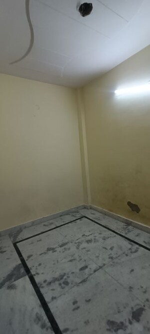 Furnished Amenities in 1 BHK Builder Floor at Rohini Sector 7 – for Sale