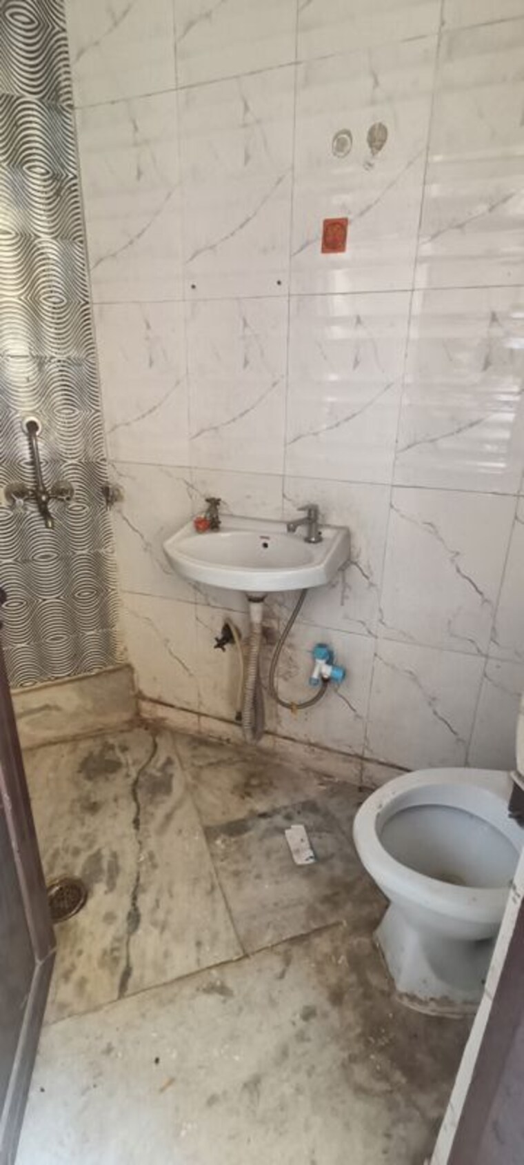 Bathroom, rohini sector 7 1 Bedroom 300 Sq.Ft. Builder Floor In Rohini Sector 7 Delhi 9970786