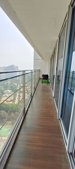 2.5 BHK + Pooja Room,Study Room,Extra Room Apartment For Sale in Amanora Gateway Towers