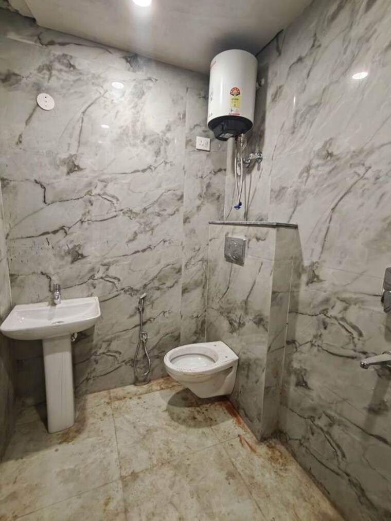 Bathroom, chattarpur 2 Bedroom 750 Sq.Ft. Builder Floor In Chattarpur Delhi 9970791