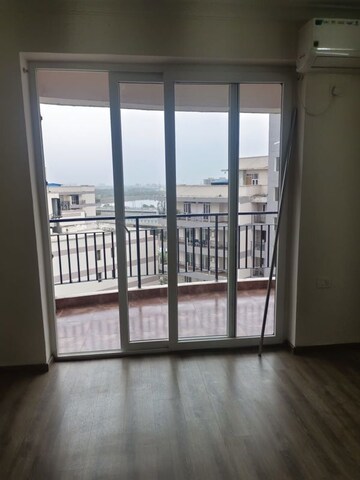 Room in 3 BHK Apartment at Shapoorji Pallonji Joyville Gurgaon, Sector 102 – for Rent